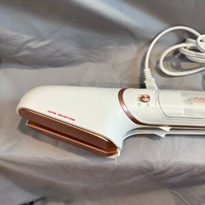 Conair Steam Stylist White GSP1X Portable Garment Iron/Steamer Pre-owned. Untest
